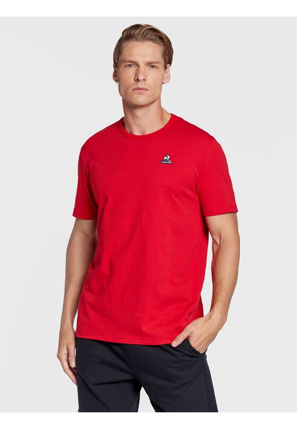 Le Coq Sportif T-Shirt 2120203 Czerwony Regular Fit. Kolor: czerwony. Materiał: bawełna