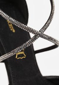 Born2be - Czarne Czółenka Vices Ozdobione Cyrkoniami ze Skórzaną Wkładką Resigala. Okazja: do pracy. Zapięcie: pasek. Kolor: czarny. Materiał: skóra. Wzór: aplikacja. Obcas: na obcasie. Styl: elegancki, klasyczny. Wysokość obcasa: średni #4