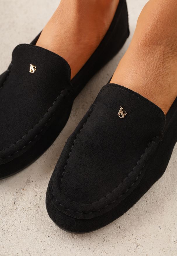 Renee - Czarne Mokasyny VICES z Wkładką ze Skóry Naturalnej i Metalicznym Elementem Alcimene. Nosek buta: okrągły. Kolor: czarny. Materiał: skóra. Obcas: na obcasie. Wysokość obcasa: niski