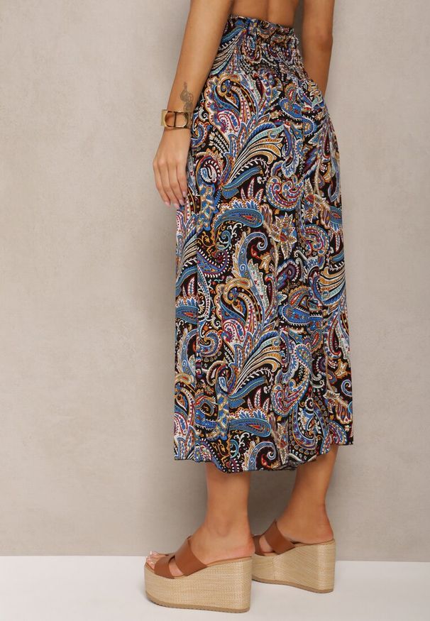 Renee - Czarno-Granatowe Spodnie Culottes z Bawełnianej Tkaniny Ozdobione Wzorem Paisley Gwinamas. Okazja: do pracy. Kolor: czarny. Materiał: tkanina, bawełna. Wzór: aplikacja, paisley