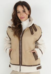 Born2be - Beżowa Kurtka Pilotka ze Sztucznym Barankowym Futerkiem Northe. Okazja: na co dzień. Kolor: beżowy. Materiał: futro. Długość rękawa: długi rękaw. Długość: długie. Styl: klasyczny, casual, elegancki #5