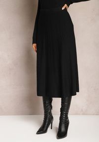 Renee - Czarna Rozkloszowana Spódnica Midi ze Sweterkowego Tłoczonego Materiału i Gumką w Pasie Tuilera. Kolor: czarny. Materiał: materiał #5