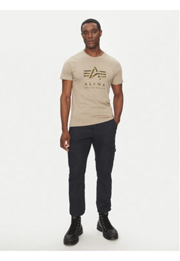 Alpha Industries T-Shirt Camo Puff 146506 Beżowy Regular Fit. Kolor: beżowy. Materiał: bawełna