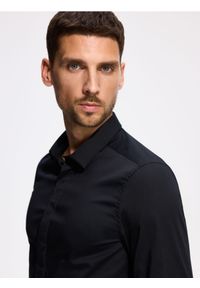 Reserved - Gładka koszula super slim fit - czarny. Kolor: czarny. Materiał: bawełna, tkanina. Wzór: gładki