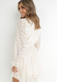 Born2be - Beżowa Sukienka Koronkowa Wiązana w Pasie Mova. Kolor: beżowy. Materiał: koronka. Wzór: nadruk, motyw zwierzęcy. Długość: mini #4