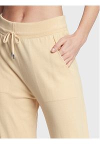 United Colors of Benetton - United Colors Of Benetton Spodnie dresowe 113CDF004 Beżowy Relaxed Fit. Kolor: beżowy. Materiał: bawełna #3