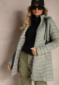 Renee - Jasnozielona Kurtka o Wydłużonym Kroju Pikowana z Odpinanym Kapturem Sintinea. Okazja: na co dzień. Kolor: zielony. Materiał: jeans. Styl: elegancki, casual