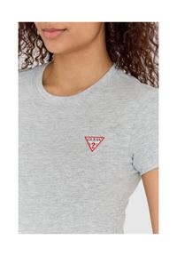 Guess - GUESS Szary t-shirt damski slim fit z małym logo. Kolor: szary. Materiał: bawełna
