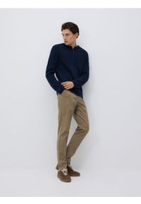 Reserved - Spodnie chino slim fit - beżowy. Kolor: beżowy. Materiał: bawełna, tkanina