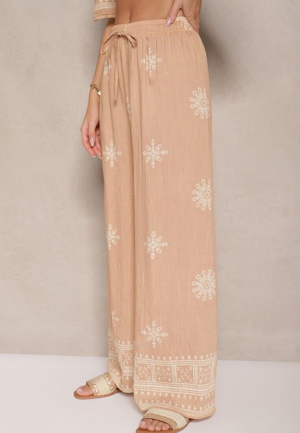 Renee - Beżowy Komplet Oversize z Bluzką i Luźnymi Spodniami w Stylu Boho Ronivara. Kolor: beżowy. Wzór: aplikacja