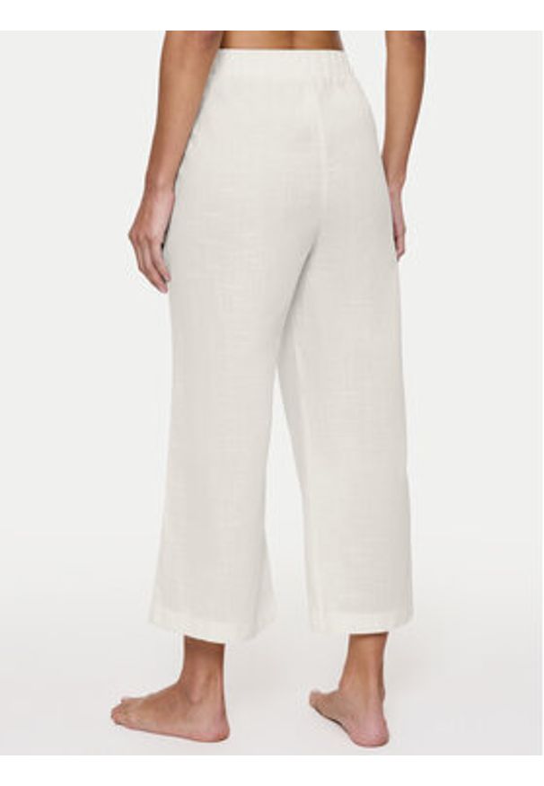 Triumph Spodnie materiałowe Summer 10222571 Écru Relaxed Fit. Kolor: kremowy. Materiał: bawełna