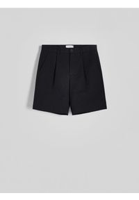 Reserved - Gładkie szorty loose fit - czarny. Kolor: czarny. Materiał: bawełna. Wzór: gładki
