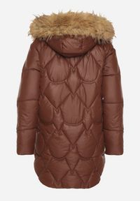 Born2be - Brązowa Pikowana Kurtka z Kapturem z Futerkiem Oliresa. Okazja: na co dzień. Typ kołnierza: kaptur. Kolor: brązowy. Materiał: futro. Styl: casual, sportowy #3