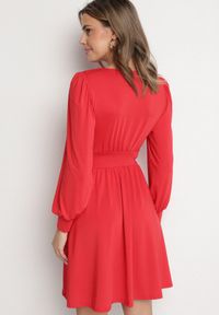 Born2be - Czerwona Rozkloszowana Sukienka z Wiskozą Selithiel. Okazja: na ślub cywilny, na imprezę, na wesele. Typ kołnierza: dekolt w serek. Kolor: czerwony. Materiał: wiskoza. Styl: elegancki #4