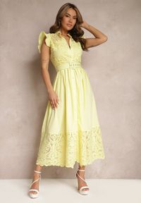 Renee - Żółta Koszulowa Sukienka z Ażurowym Zdobieniem i Paskiem z Prostokątną Klamrą Trika. Okazja: na co dzień. Kolor: żółty. Długość rękawa: krótki rękaw. Wzór: ażurowy, aplikacja. Typ sukienki: koszulowe. Styl: casual, klasyczny #1