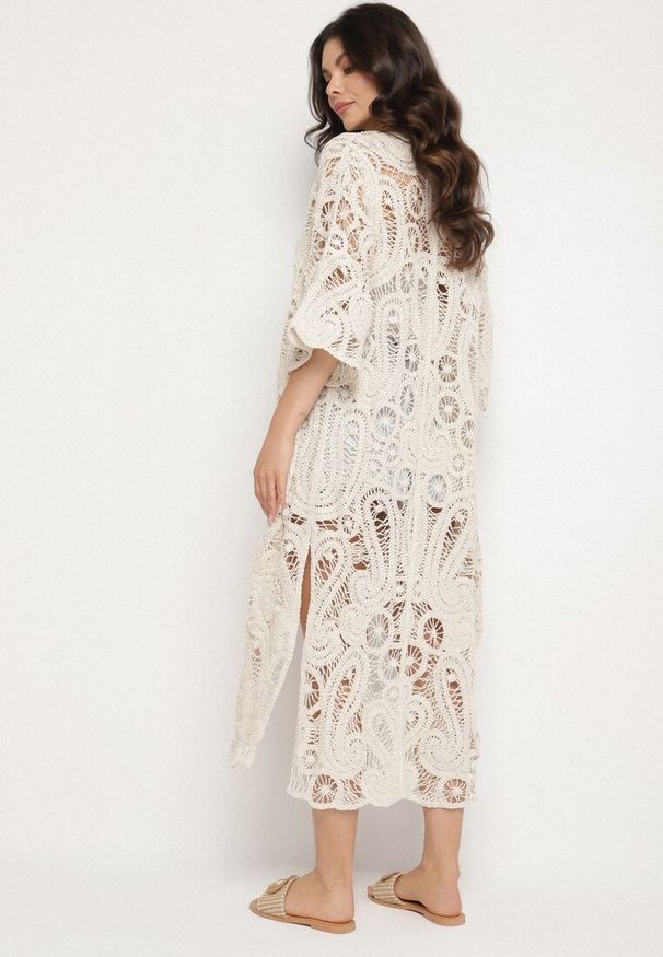 Born2be - Beżowa Bawełniana Ażurowa Narzutka Kolairra. Okazja: na co dzień. Kolor: beżowy. Materiał: bawełna. Wzór: ażurowy. Sezon: lato. Styl: casual