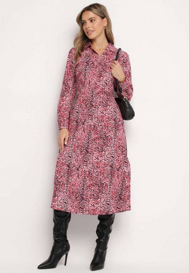 Born2be - Czerwona Bawełniana Sukienka Koszulowa w Panterkę z Wiązanym Paskiem Melinettia. Okazja: na co dzień. Kolor: czerwony. Materiał: bawełna. Długość rękawa: długi rękaw. Wzór: motyw zwierzęcy. Typ sukienki: koszulowe. Styl: casual, elegancki, klasyczny