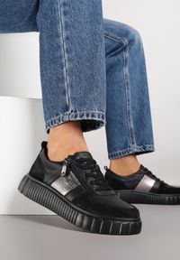 Renee - Czarne Sneakersy ze Skóry Naturalnej z Metalicznym Zdobieniem Zorentee. Okazja: na co dzień, na spacer. Kolor: czarny. Materiał: skóra. Wzór: aplikacja. Sport: turystyka piesza #6
