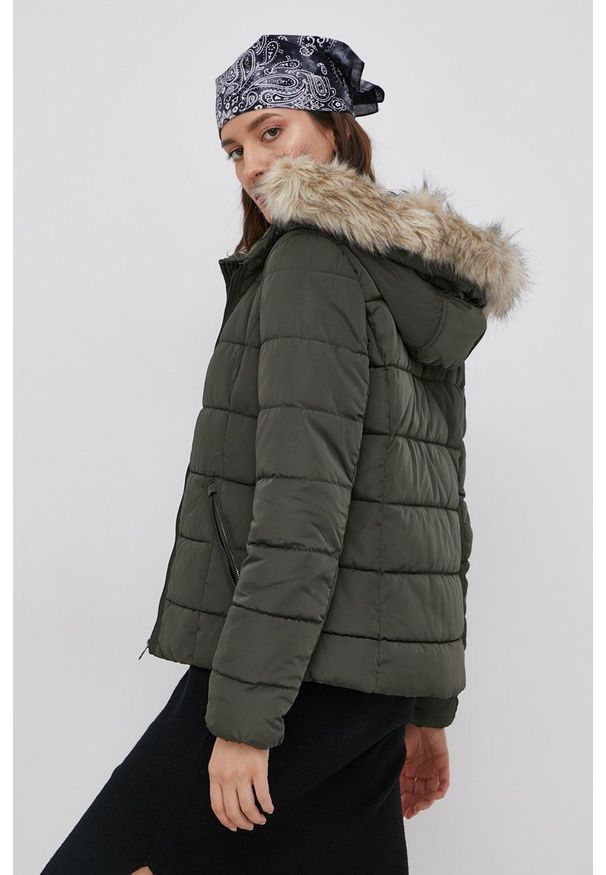 Vero Moda - Kurtka. Kolor: zielony. Materiał: futro, poliester