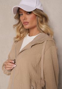 Renee - Ciemnobeżowy Komplet Dresowy Zdobiony Tłoczeniem Bluza z Kapturem i Joggery Tuseira. Kolor: beżowy. Materiał: dresówka. Wzór: aplikacja #4