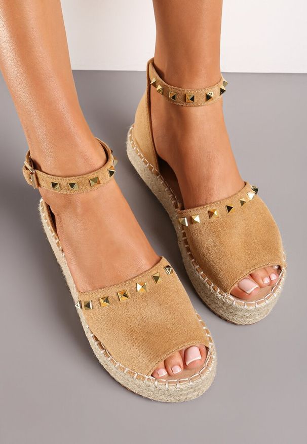 Born2be - Brązowe Sandały Espadryle Peep Toe na Plecionej Platofrmie Ravellia. Nosek buta: otwarty. Kolor: beżowy. Obcas: na platformie