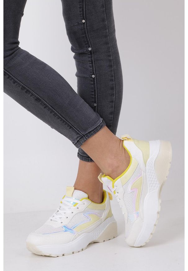 Casu - Białe buty sportowe sneakersy sznurowane casu 7-k662d. Kolor: biały, żółty, wielokolorowy. Materiał: skóra ekologiczna, materiał. Szerokość cholewki: normalna. Sezon: wiosna