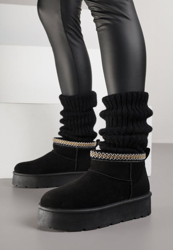 Born2be - Czarne Śniegowce na Grubej Podeszwie Zdobione Haftem Sewnella. Okazja: na co dzień. Zapięcie: bez zapięcia. Kolor: czarny. Materiał: jeans. Wzór: aplikacja, haft. Sezon: zima, jesień. Styl: casual