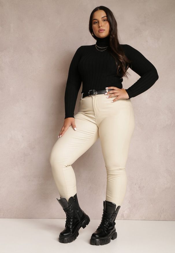 Renee - Jasnobeżowe Spodnie Skinny Push Up Zilli. Kolekcja: plus size. Kolor: beżowy