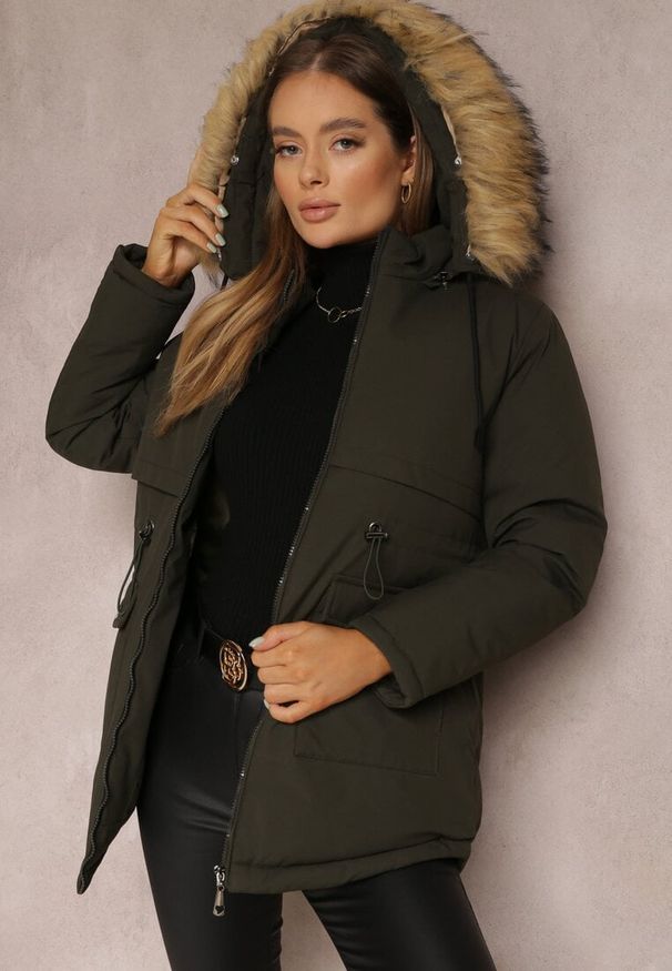 Renee - Ciemnozielona Kurtka Parka z Odpinanym Kapturem i Futerkiem Veazee. Okazja: na co dzień. Kolor: zielony. Materiał: futro. Sezon: zima. Styl: elegancki, casual, klasyczny