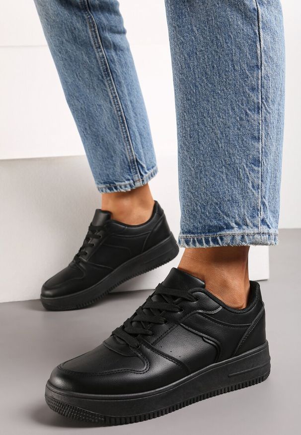 Born2be - Czarne Sneakersy z Ekoskóry ze Sznurowaniem i Grubą Podeszwą Cilittia. Kolor: czarny