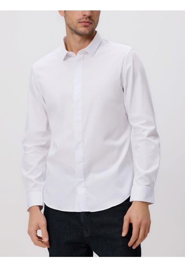 Reserved - Gładka koszula super slim fit - biały. Kolor: biały. Materiał: bawełna, tkanina. Wzór: gładki