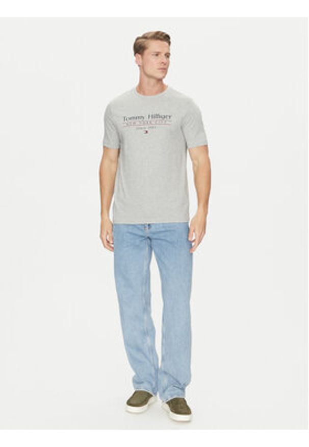 TOMMY HILFIGER - Tommy Hilfiger T-Shirt Center Stack MW0MW38621 Szary Regular Fit. Kolor: szary. Materiał: bawełna