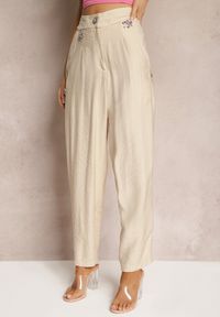 Renee - Beżowe Spodnie Typu High Waist Ozdobione Cyrkoniami Sajara. Stan: podwyższony. Kolor: beżowy. Materiał: tkanina. Wzór: aplikacja. Sezon: lato #4