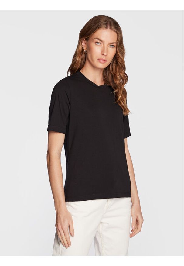 Gina Tricot T-Shirt Basic 17937 Czarny Regular Fit. Kolor: czarny. Materiał: bawełna