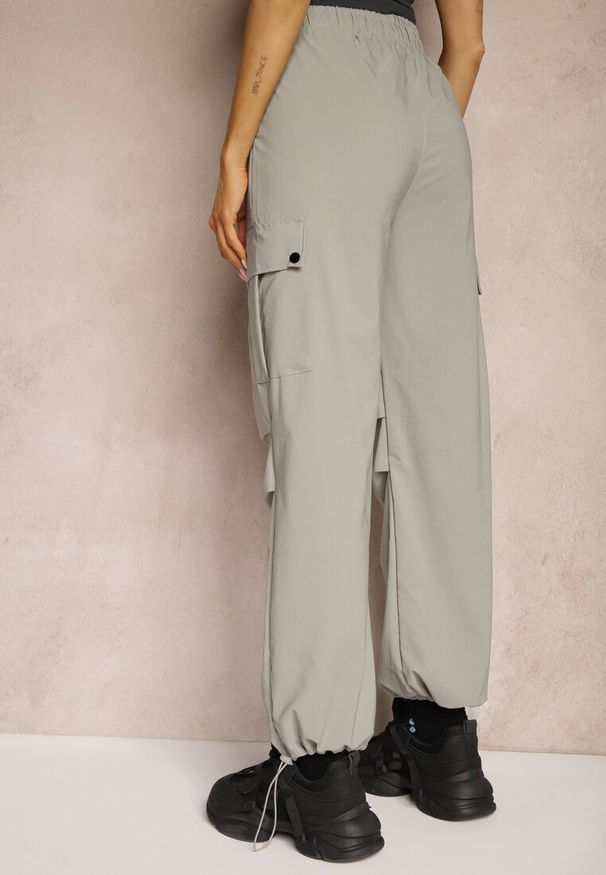 Renee - Szare Spodnie Cargo High Waist z Ozdobnymi Kieszeniami Leriora. Okazja: na co dzień. Stan: podwyższony. Kolor: szary. Styl: elegancki, casual