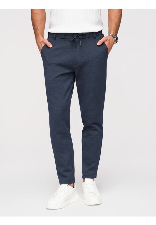 Ombre Clothing - Casualowe męskie spodnie CARROT FIT z dzianiny żakardowej – granatowe V1 - Rozmiar: XXL. Okazja: na co dzień. Kolor: niebieski. Materiał: żakard, dzianina. Styl: casual