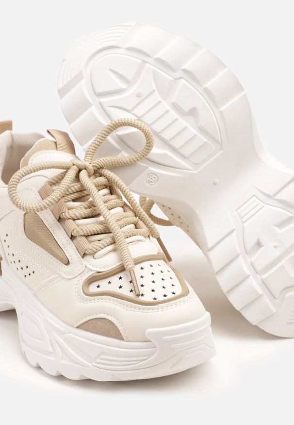 Born2be - Beżowe Sneakersy na Podeszwie z Tłoczeniami w Streetwearowym Stylu Vaniffia. Okazja: na co dzień. Kolor: beżowy. Materiał: jeans. Wzór: aplikacja