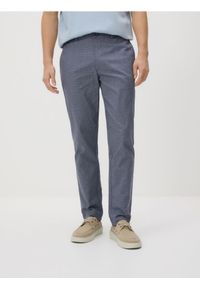 Reserved - Spodnie chino carrot - granatowy. Kolor: niebieski. Materiał: tkanina, bawełna