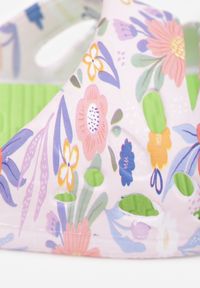 Born2be - Jasnozielone Klapki Basenowe Ozdobione Wzorem w Kwiaty Thoninoe. Okazja: na plażę. Kolor: zielony. Wzór: kwiaty, aplikacja. Sezon: lato. Styl: wakacyjny #6