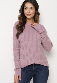 Born2be - Fioletowy Sweter z Wiskozą i Ozdobnym Splotem Savria. Okazja: na co dzień. Kolor: fioletowy. Materiał: wiskoza. Wzór: ze splotem. Styl: klasyczny, casual #5