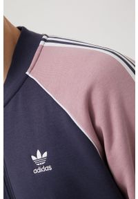 adidas Originals bluza męska kolor różowy wzorzysta. Okazja: na co dzień. Kolor: różowy. Materiał: bawełna. Długość rękawa: raglanowy rękaw. Wzór: aplikacja. Styl: casual #4