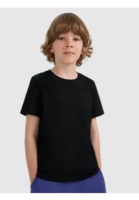 4f - 4F T-shirt regular gładki chłopięcy - czarny 152 (11-12 lat). Okazja: na co dzień. Kolor: czarny. Materiał: jersey, materiał, bawełna. Długość rękawa: krótki rękaw. Długość: krótkie. Wzór: gładki. Sezon: lato. Styl: klasyczny, młodzieżowy, sportowy, casual