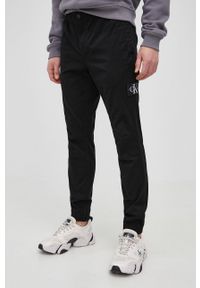 Calvin Klein Jeans Spodnie męskie kolor czarny joggery. Kolor: czarny. Materiał: tkanina