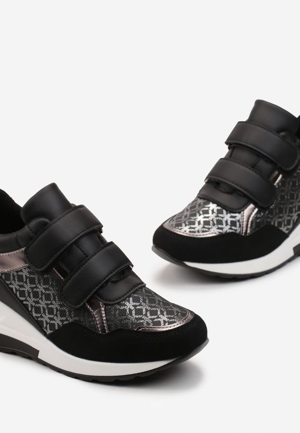 Born2be - Czarne Sneakersy na Rzepy na Niskim Koturnie Cratessa. Zapięcie: rzepy. Kolor: czarny. Obcas: na koturnie