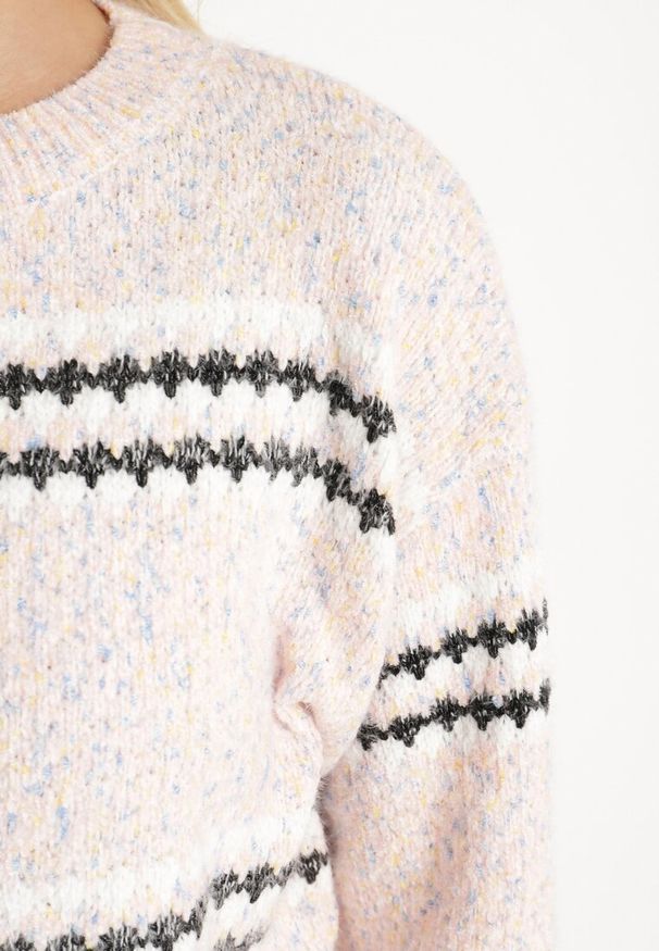 Born2be - Jasnoróżowy Sweter z Bawełną Ozdobiony Paskami Ejasevia. Kolor: różowy. Materiał: bawełna. Wzór: aplikacja. Sezon: zima