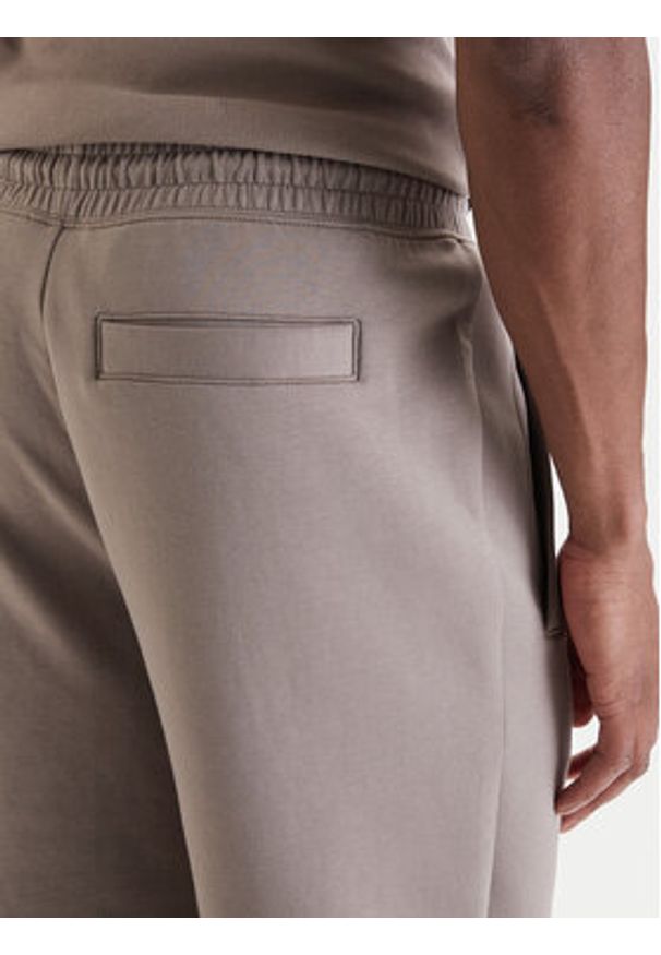 Hugo - HUGO Spodnie dresowe Dimacs 50533695 Beżowy Relaxed Fit. Kolor: beżowy. Materiał: bawełna