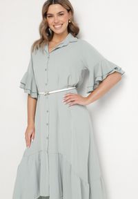 Born2be - Jasnozielona Sukienka Koszulowa z Ozdobną Falbanką Daviravie. Okazja: na co dzień. Kolor: zielony. Typ sukienki: koszulowe. Styl: elegancki, casual, klasyczny #6