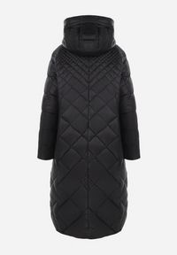 Born2be - Czarna Kurtka Długa Pikowana z Kapturem Conn. Typ kołnierza: kaptur. Kolor: czarny. Długość: długie #9