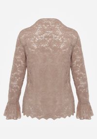 Born2be - Brązowa Koronkowa Bluzka z Falbanką i Rozszerzanymi Rękawami Nelaetia. Typ kołnierza: kołnierz z falbankami. Kolor: brązowy. Materiał: koronka. Wzór: koronka. Styl: elegancki, klasyczny #8