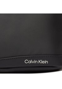 Calvin Klein Saszetka Rubberized Wide Base Xover K50K511251 Czarny. Kolor: czarny. Materiał: materiał